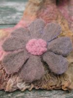 Ροζ-μωβ-καφέ κασκόλ με λουλούδι από felt
