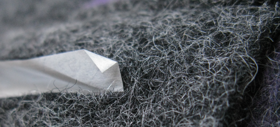 Θήκη για καπνό από felt | The pouch is made of merino and alpaca wool as well as silk fibers.