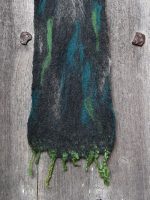 Χειροποίητο γυναικείο κασκόλ φελτ σε αποχρώσεις γκρι-πράσινου