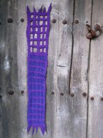 Διάτρητο χειροποίητο γυναικείο κασκόλ φελτ σε μωβ χρώμα
