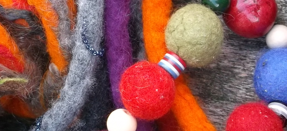 Κολιέ “τζίβες” σε διάφορα χρώματα και λεπτομέρειες με χάντρες